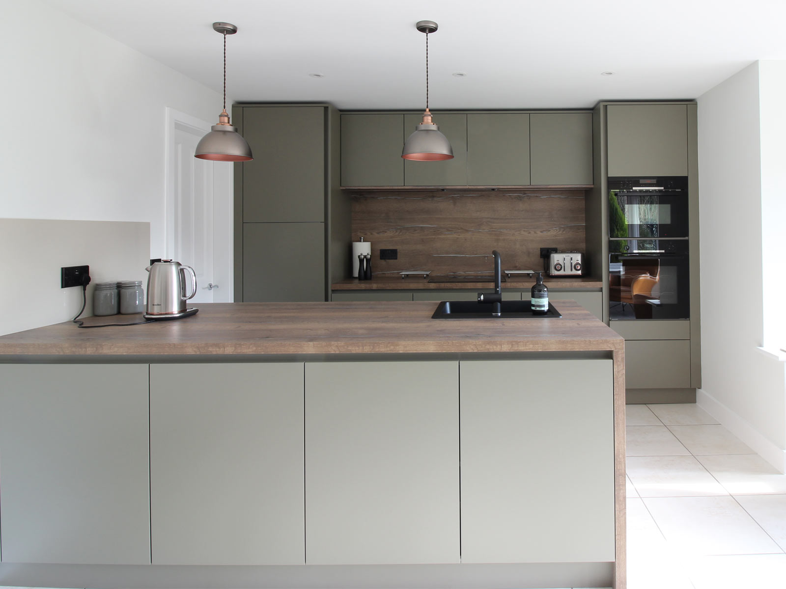 An olive kitchen optimised for those with a colour analysis winter result