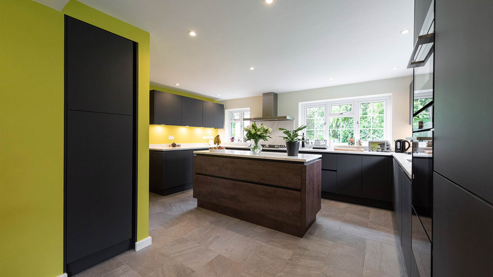 A dopamine décor UK kitchen that includes colour drenching interior design