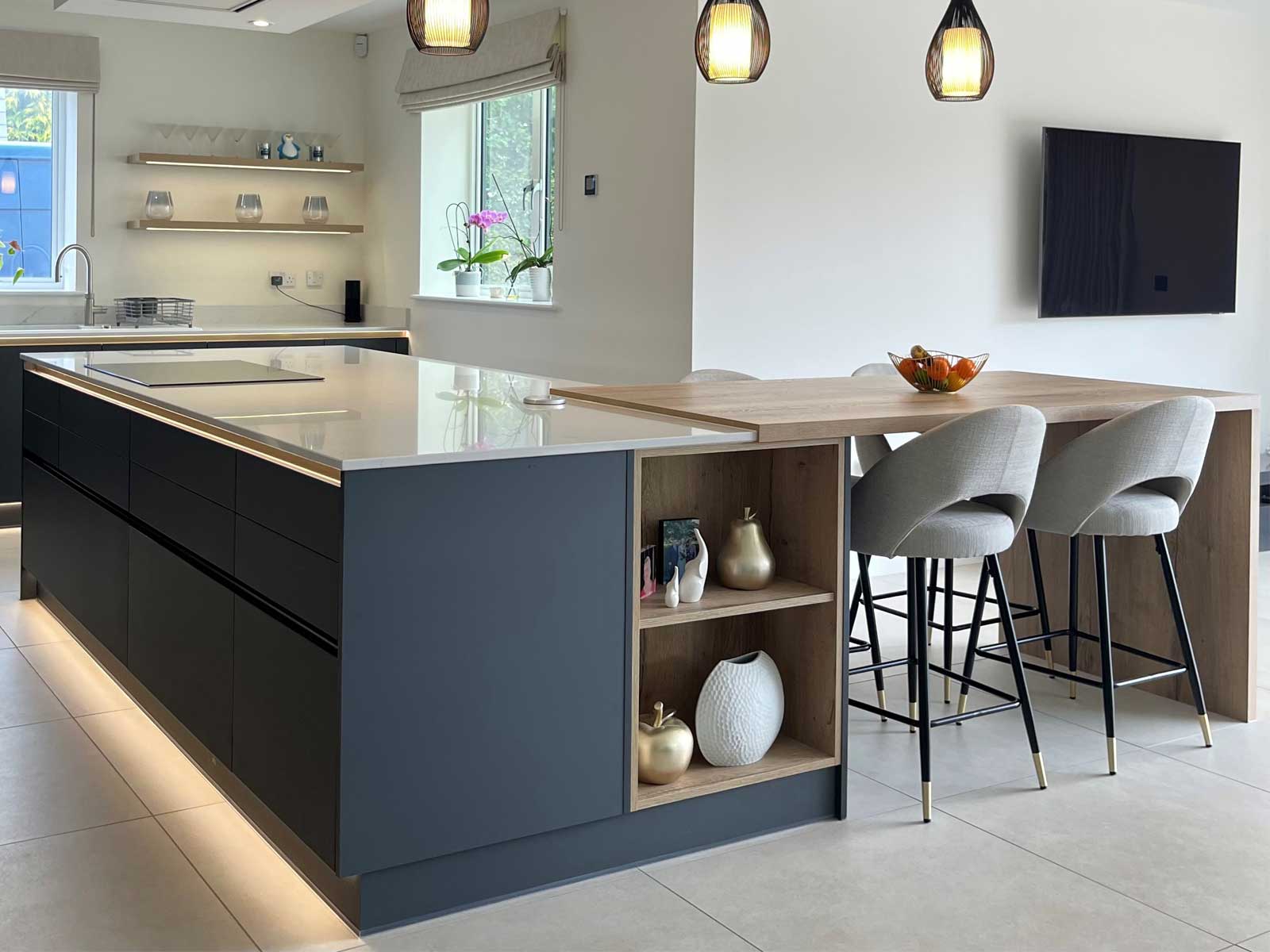 Kitchen island with built-in kitchen dining table