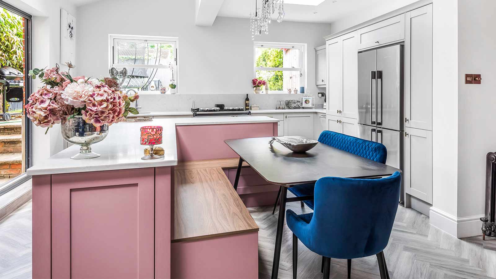 Kitchen dining area built into a kitchen island