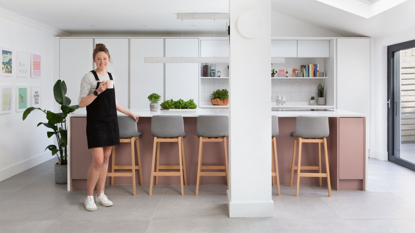 An open-plan kitchen plan end result, featuring the owner, Alyce