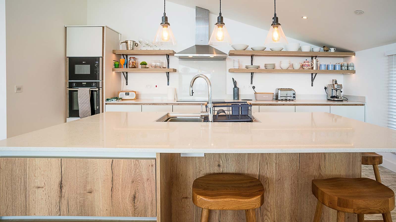 Scandi design featured in a bright, handleless kitchen