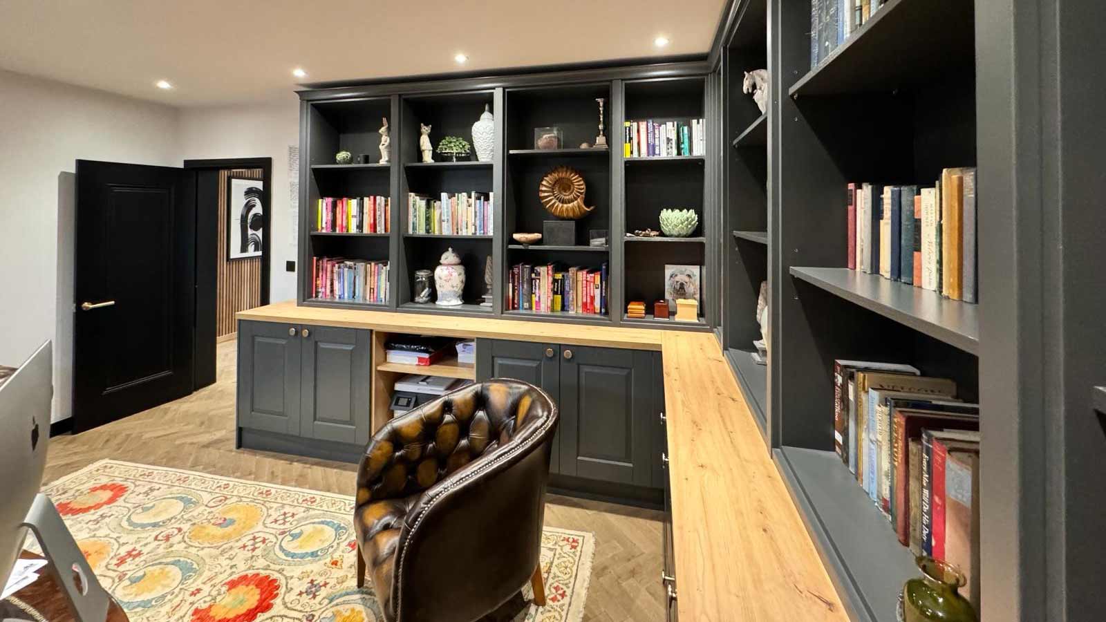 Wall bookshelves with a corner shelf element and an oak shelf plinth