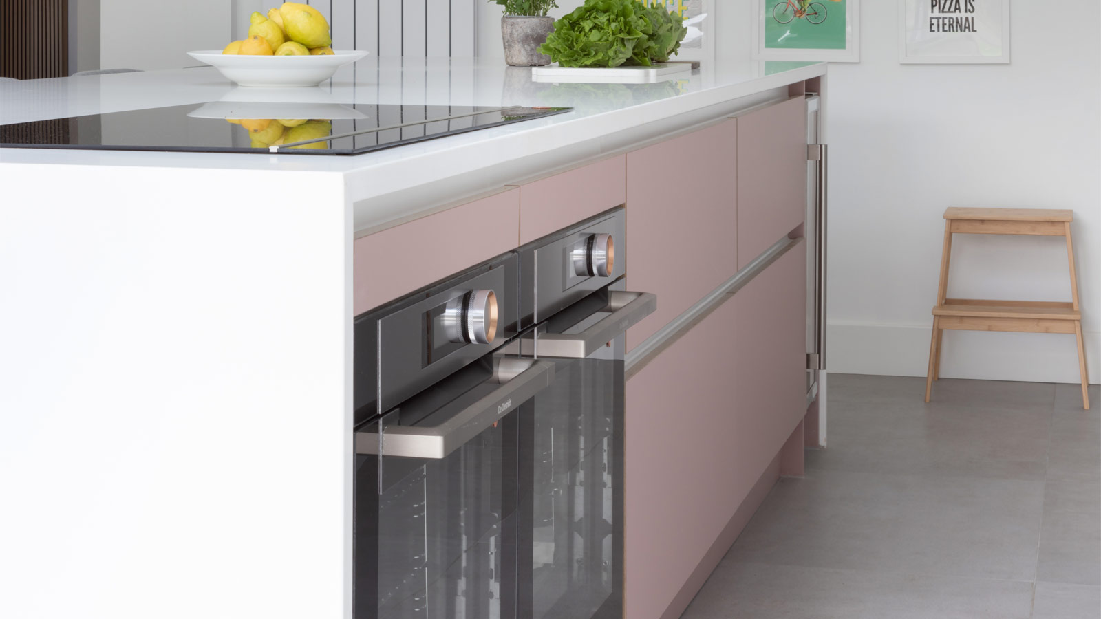 Extra wide and deep drawers in an open plan kitchen living room