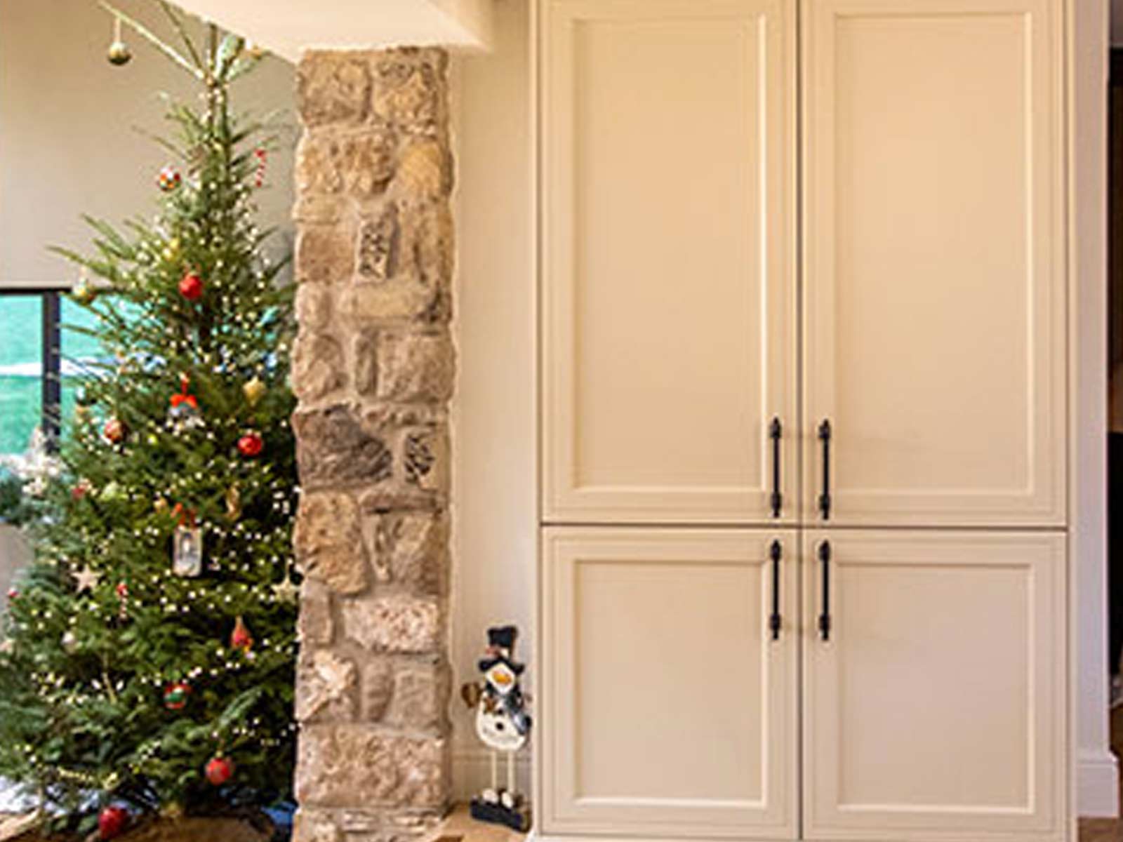 A Victorian kitchen’s large pantry decorated with old-money décor